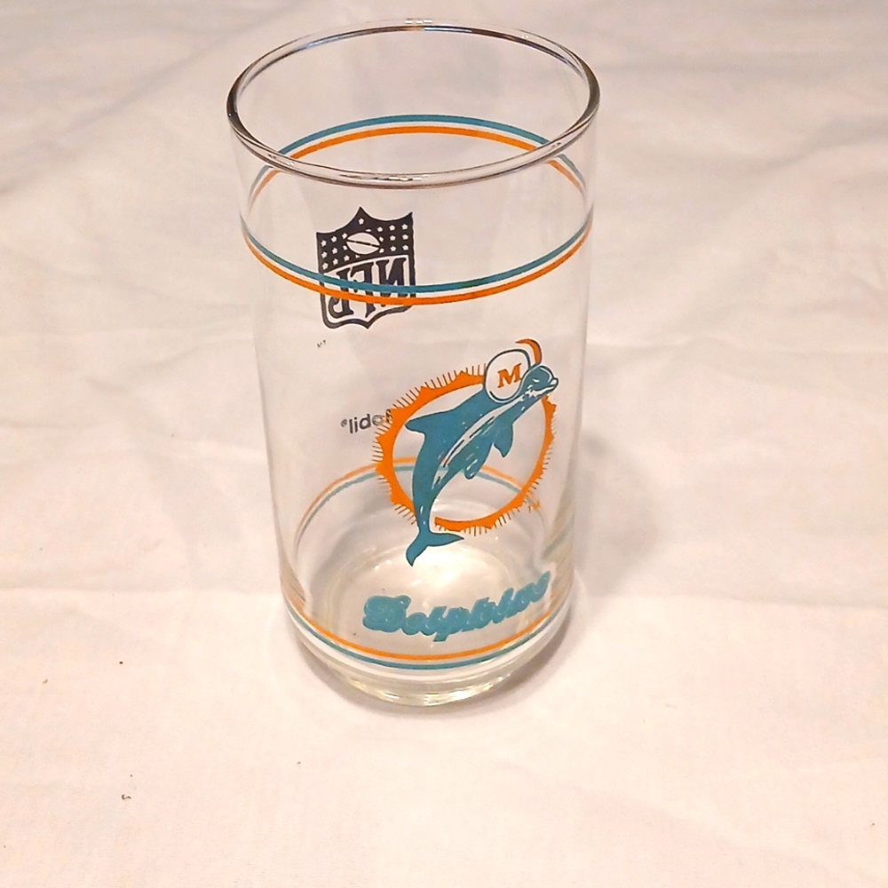 Vintage 80's Miami Dolphins NFL 14oz Drinking Glass Tumbler  NFL Mobil Gas Logo